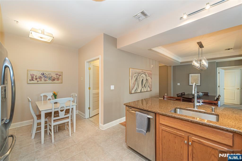 6105 Harcourt