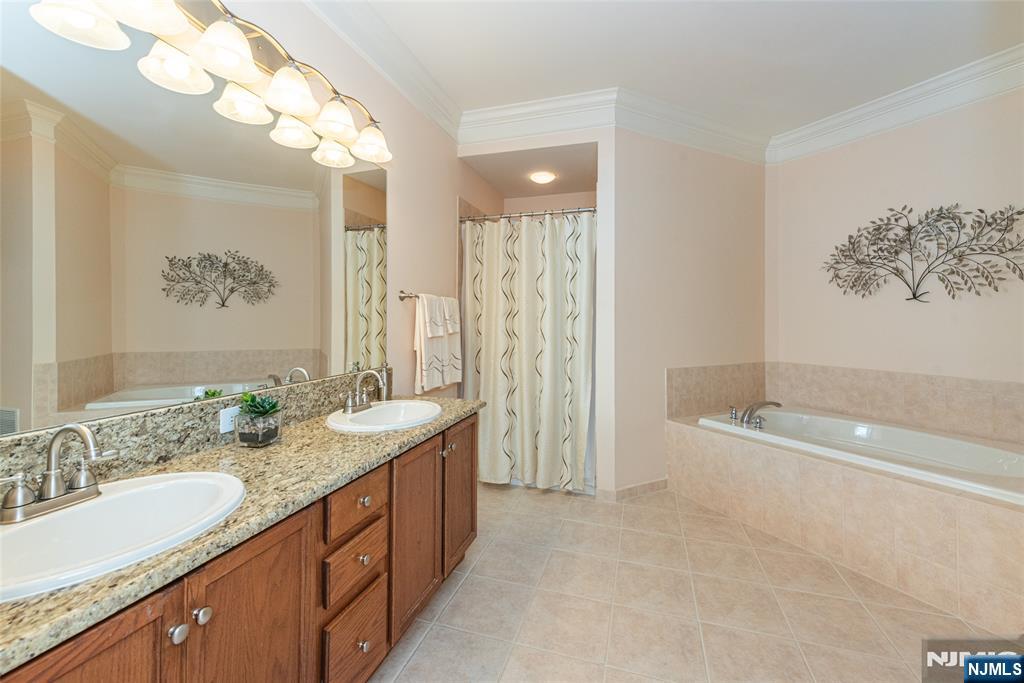 6105 Harcourt