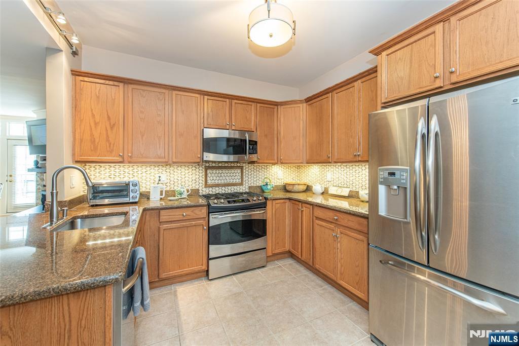 6105 Harcourt