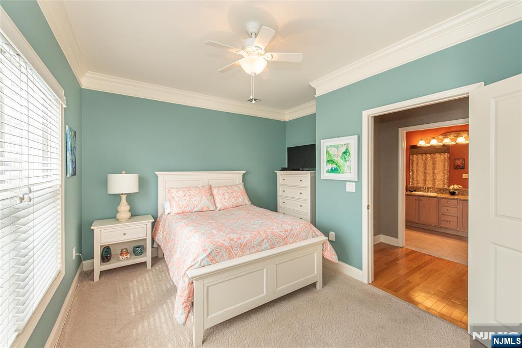 6105 Harcourt