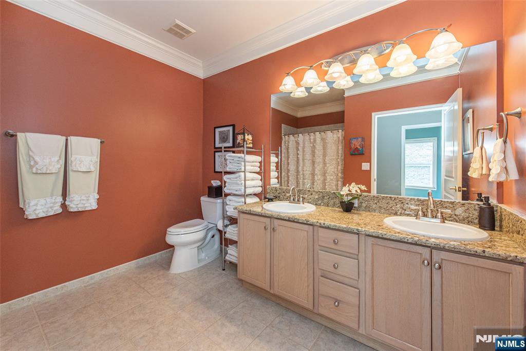 6105 Harcourt