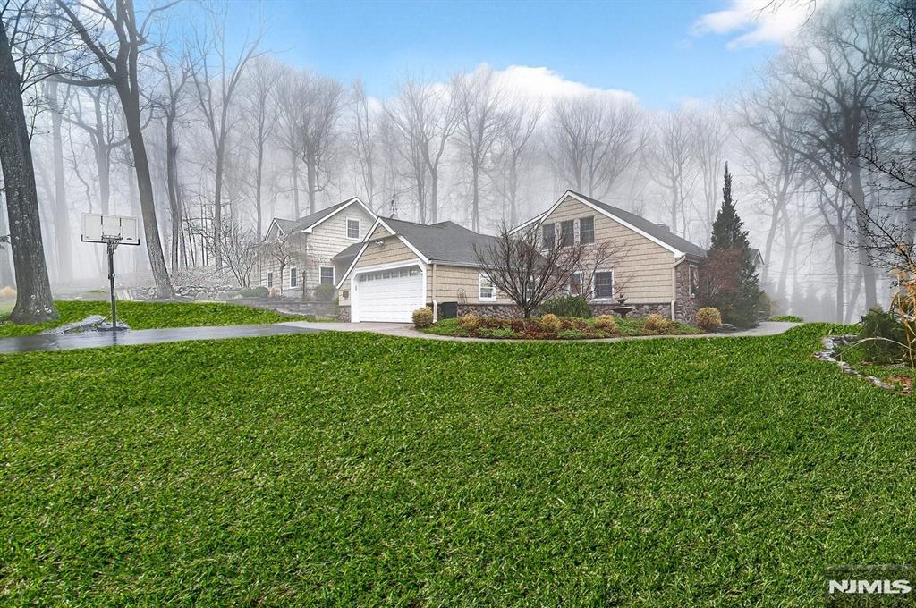 8 Hemlock Lane