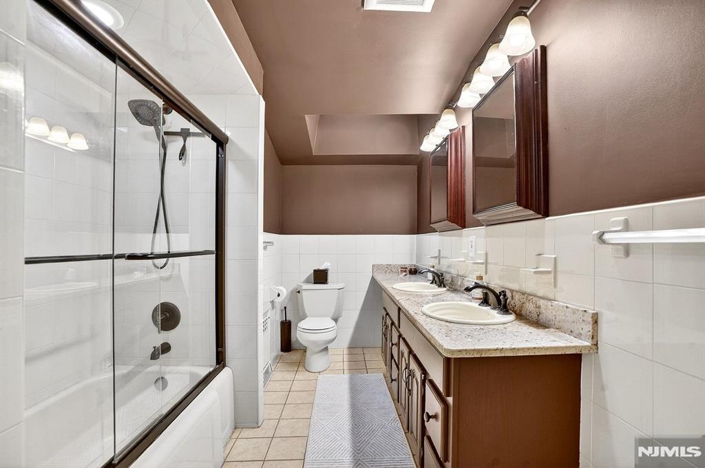 8 Hemlock Lane