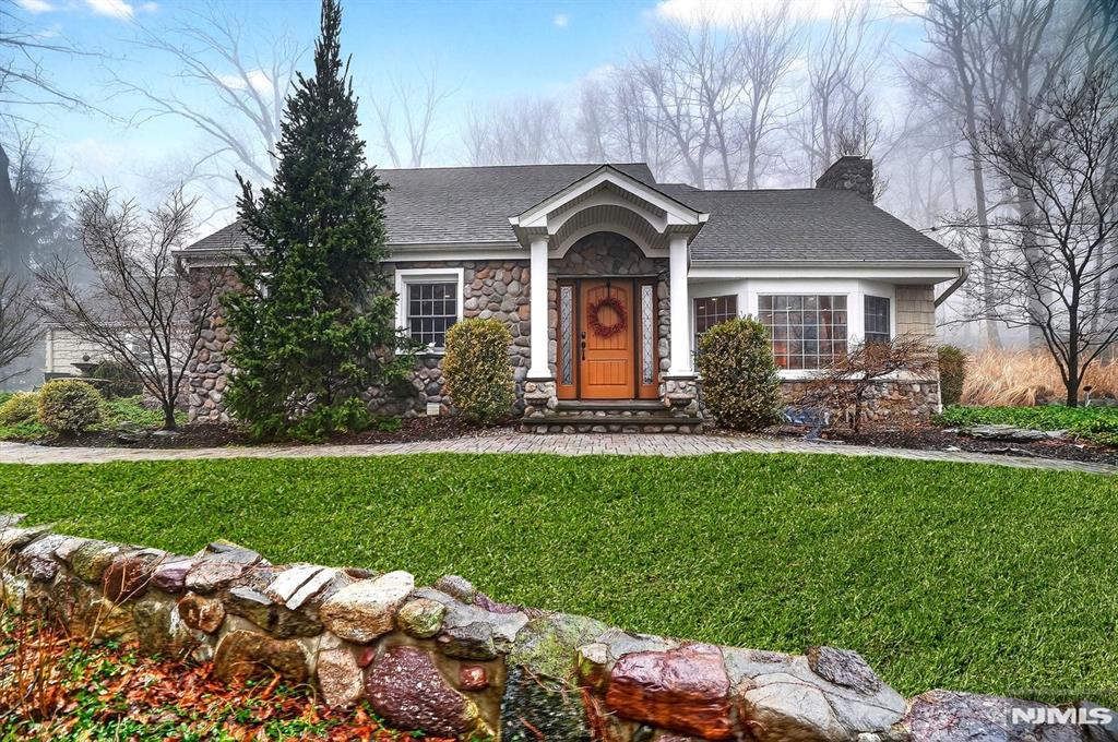 8 Hemlock Lane