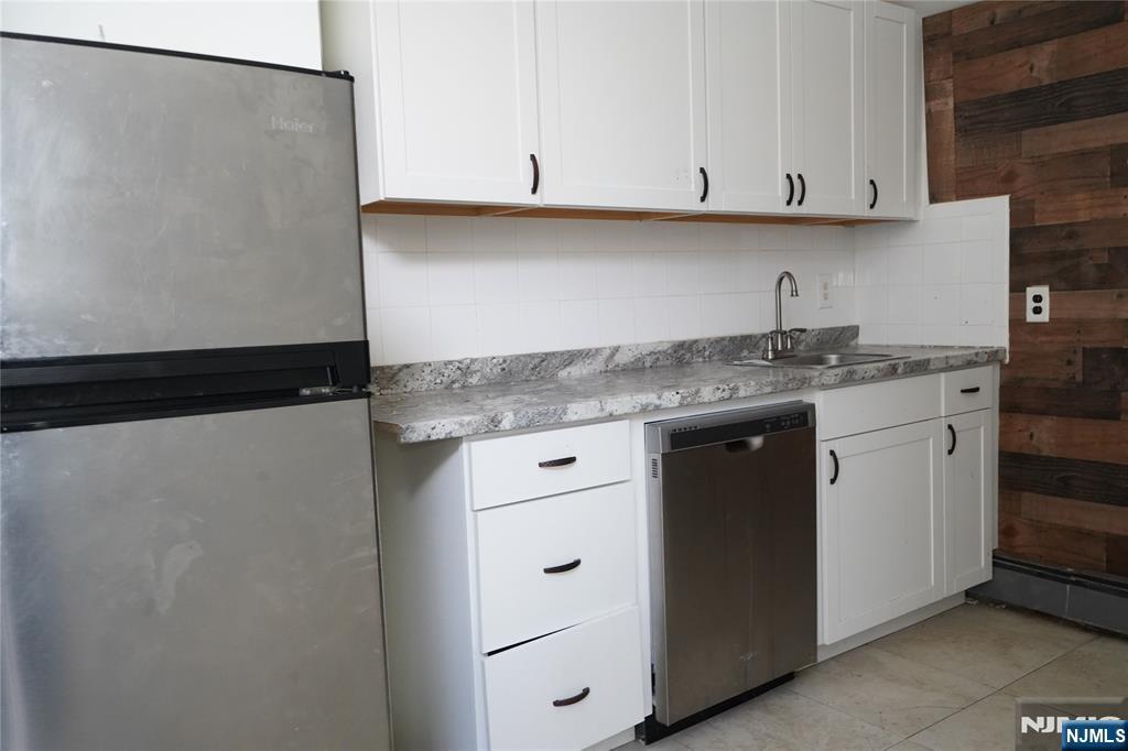 83 Roosevelt Avenue