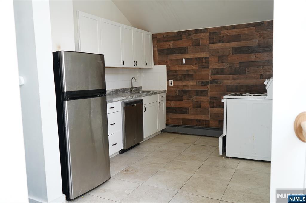 83 Roosevelt Avenue
