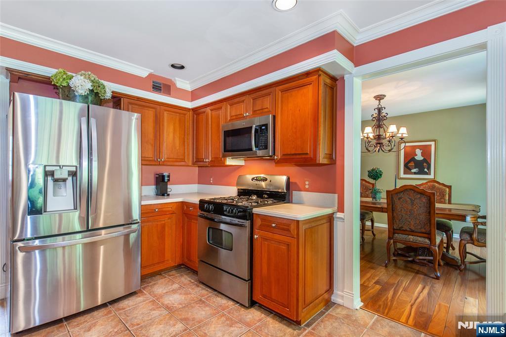 8 Tomahawk Drive