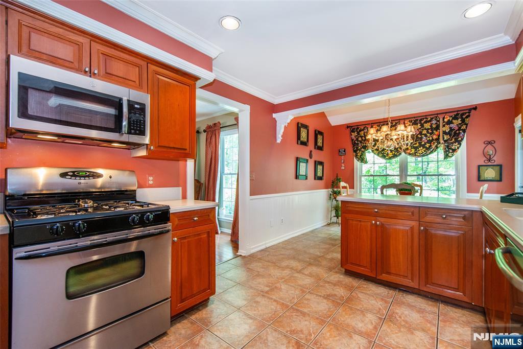 8 Tomahawk Drive