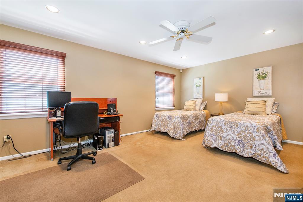 8 Tomahawk Drive