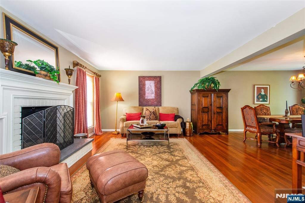 8 Tomahawk Drive