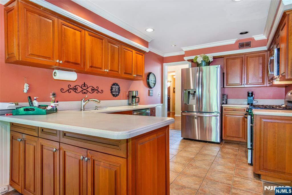 8 Tomahawk Drive
