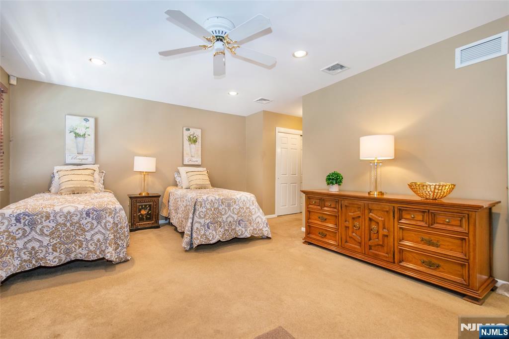 8 Tomahawk Drive