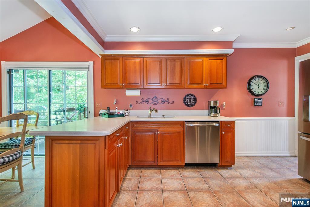 8 Tomahawk Drive