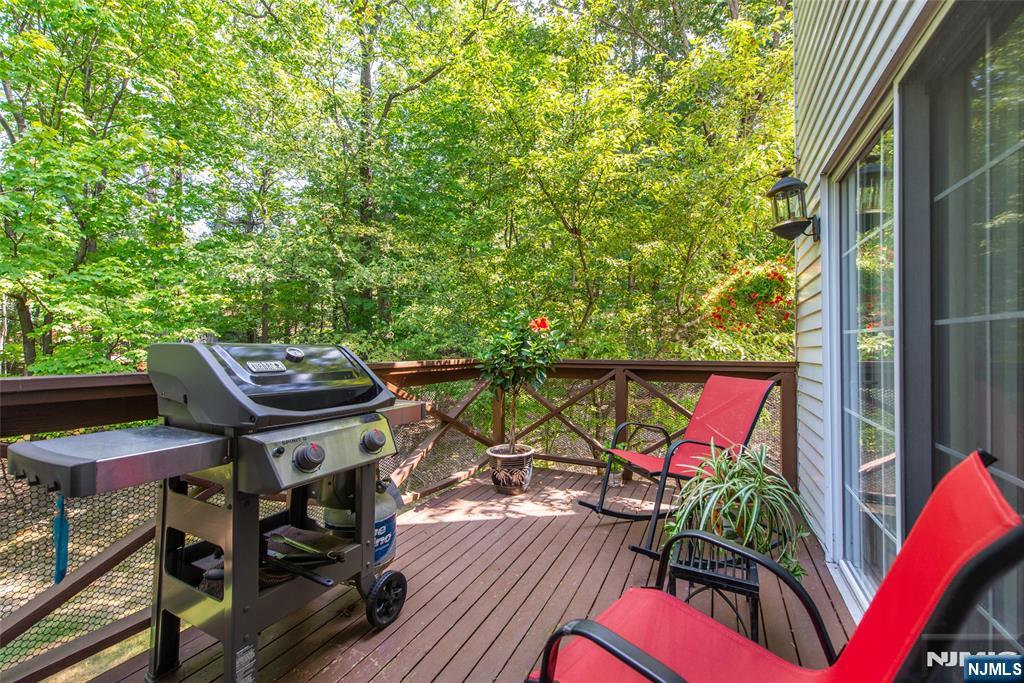 8 Tomahawk Drive