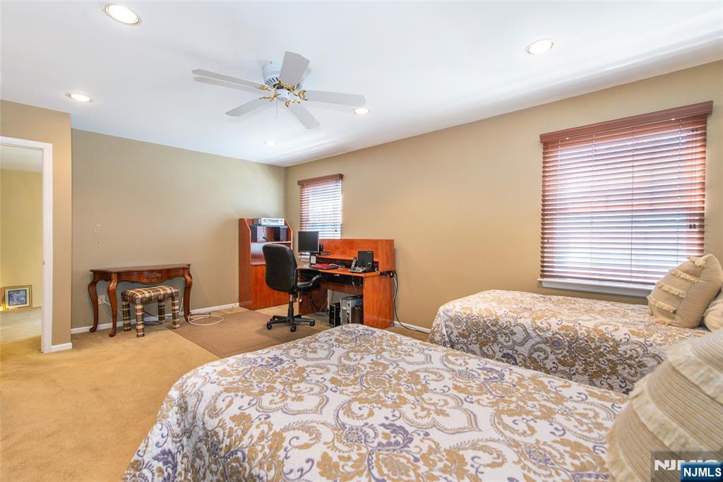 8 Tomahawk Drive