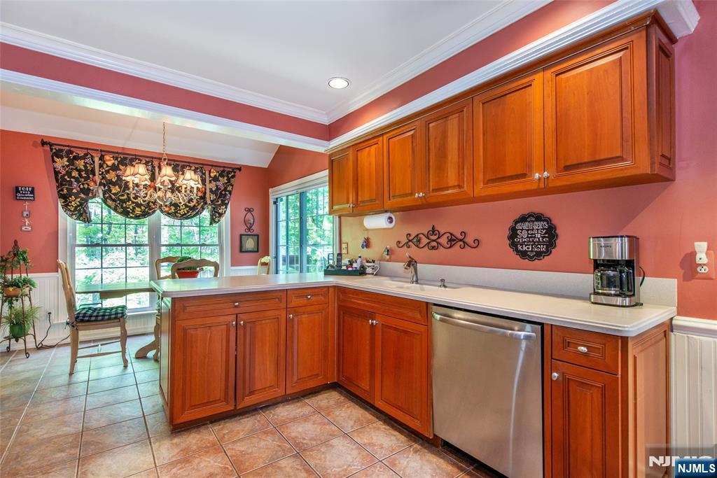 8 Tomahawk Drive
