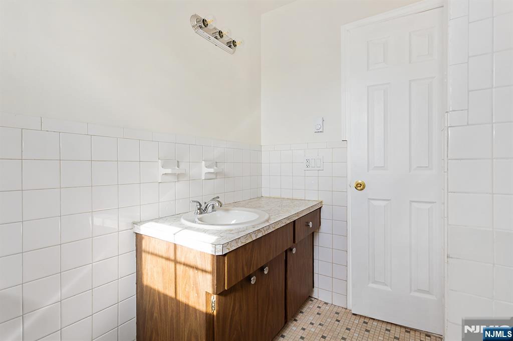145 Arnot Street 4B