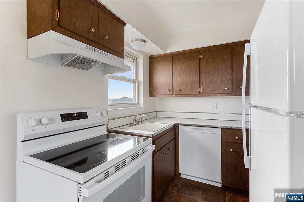 145 Arnot Street 4B