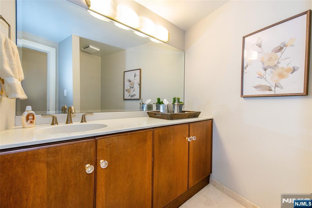 1360 Hamburg Turnpike 402