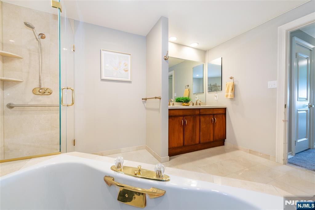 1360 Hamburg Turnpike 402