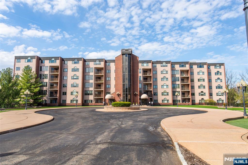 1360 Hamburg Turnpike 402