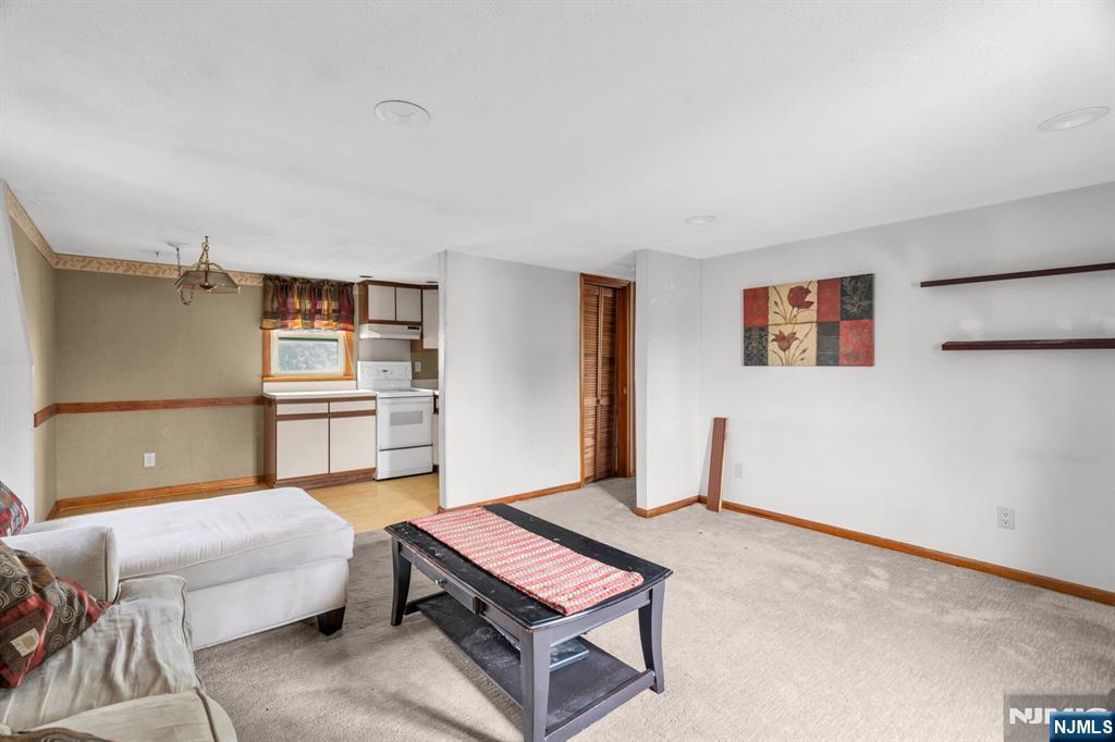123 Summit Avenue