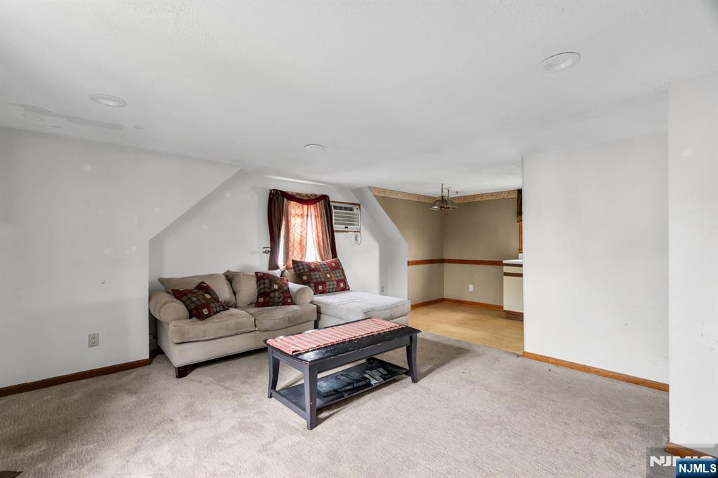 123 Summit Avenue