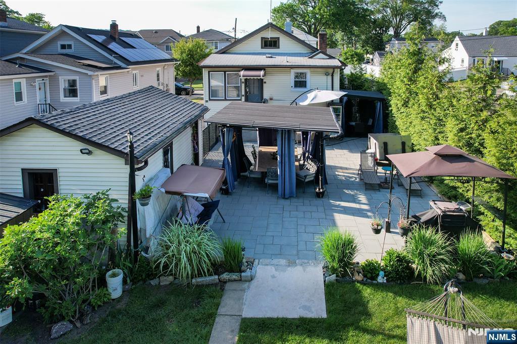 18 Parker Avenue