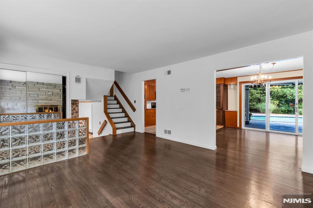 15 E Timber Lane