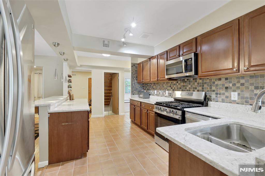 1093 Littleton Road