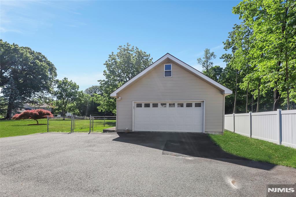1093 Littleton Road