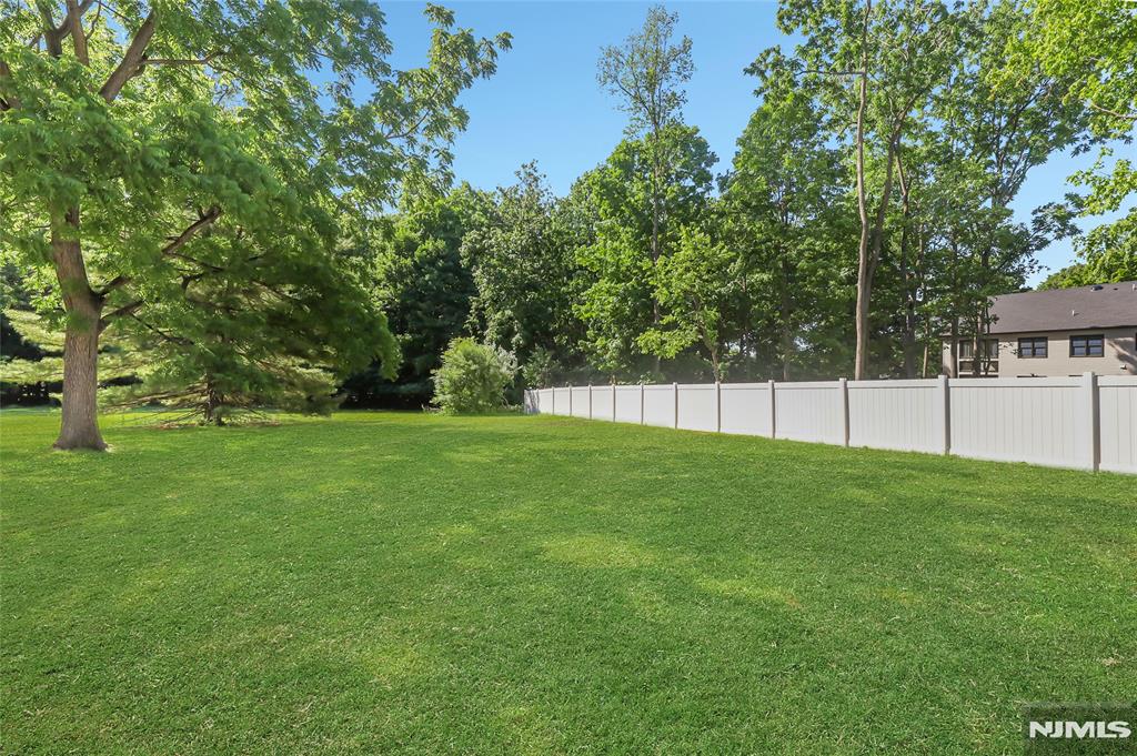 1093 Littleton Road