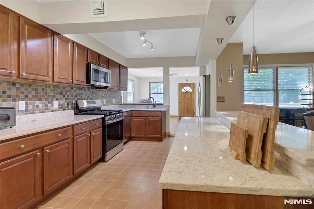 1093 Littleton Road