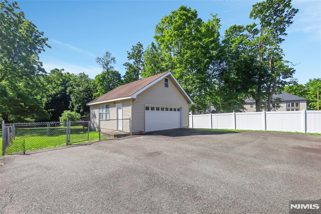 1093 Littleton Road