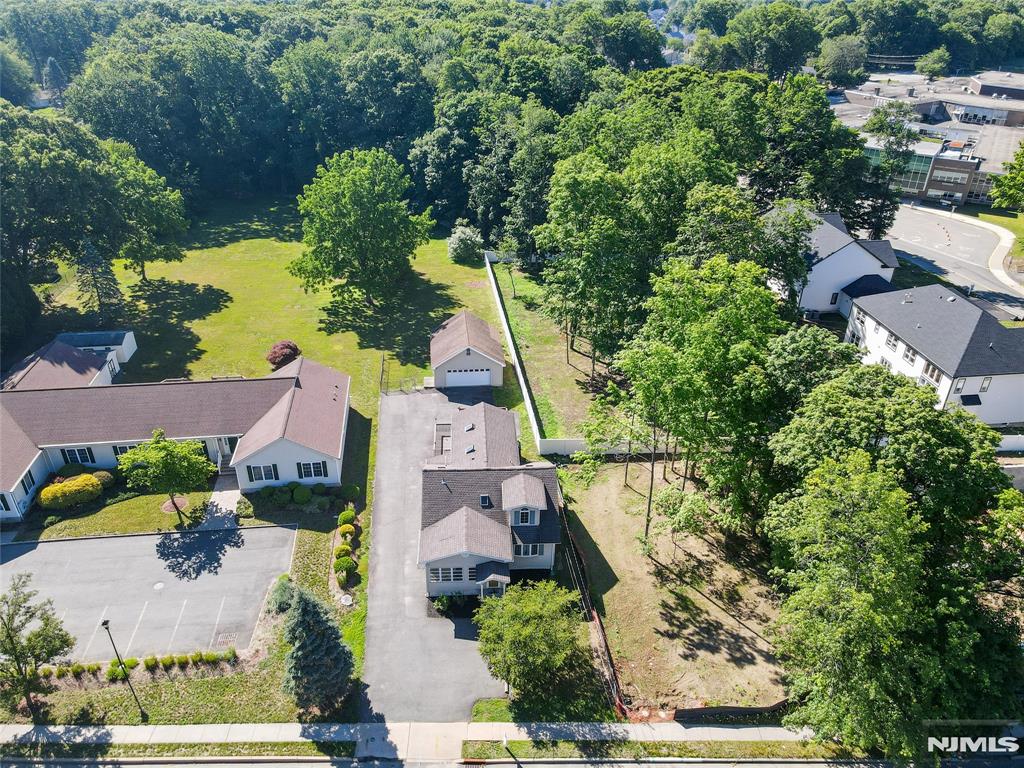 1093 Littleton Road