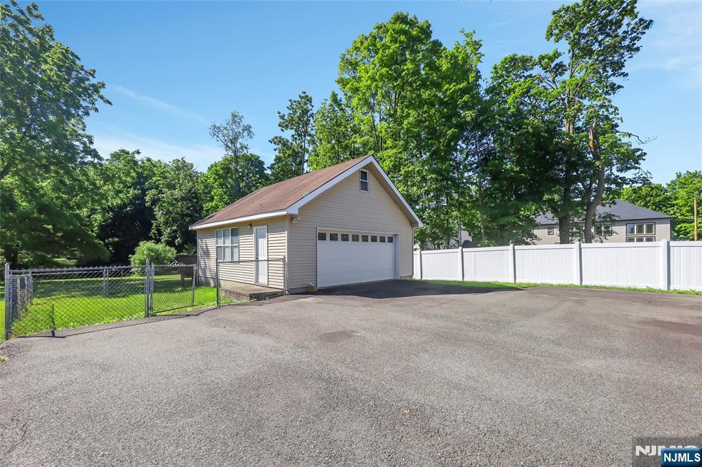 1093 Littleton Road