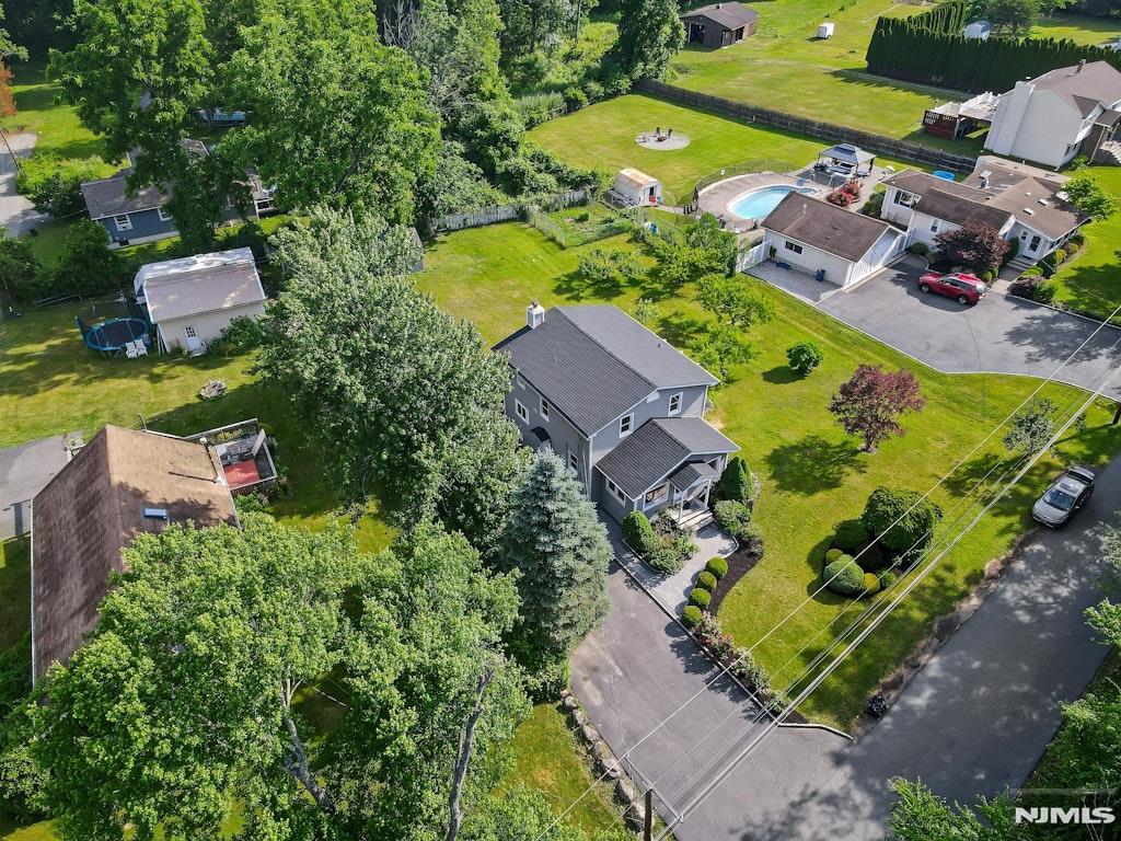 32 Bellows Lane