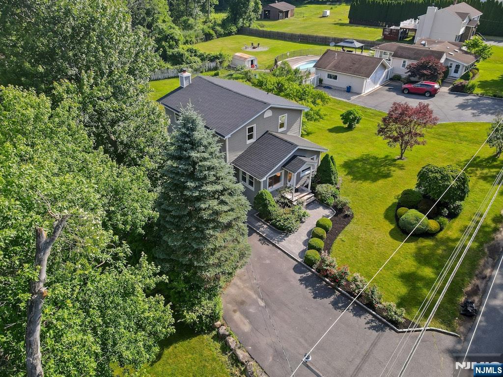 32 Bellows Lane