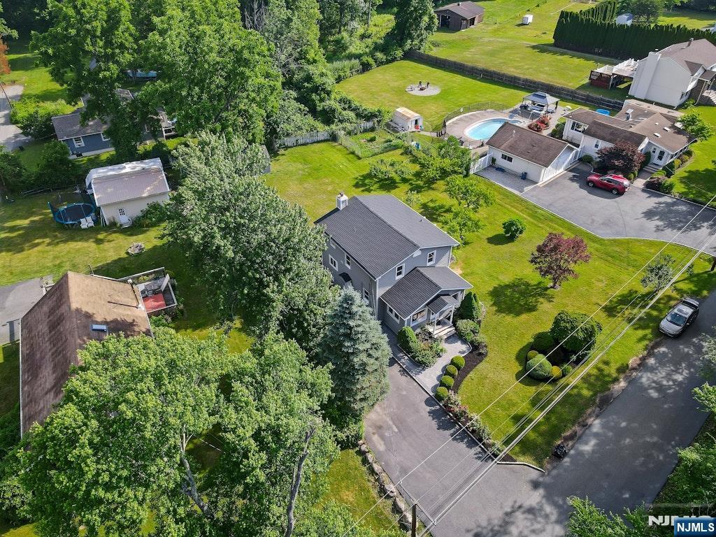32 Bellows Lane