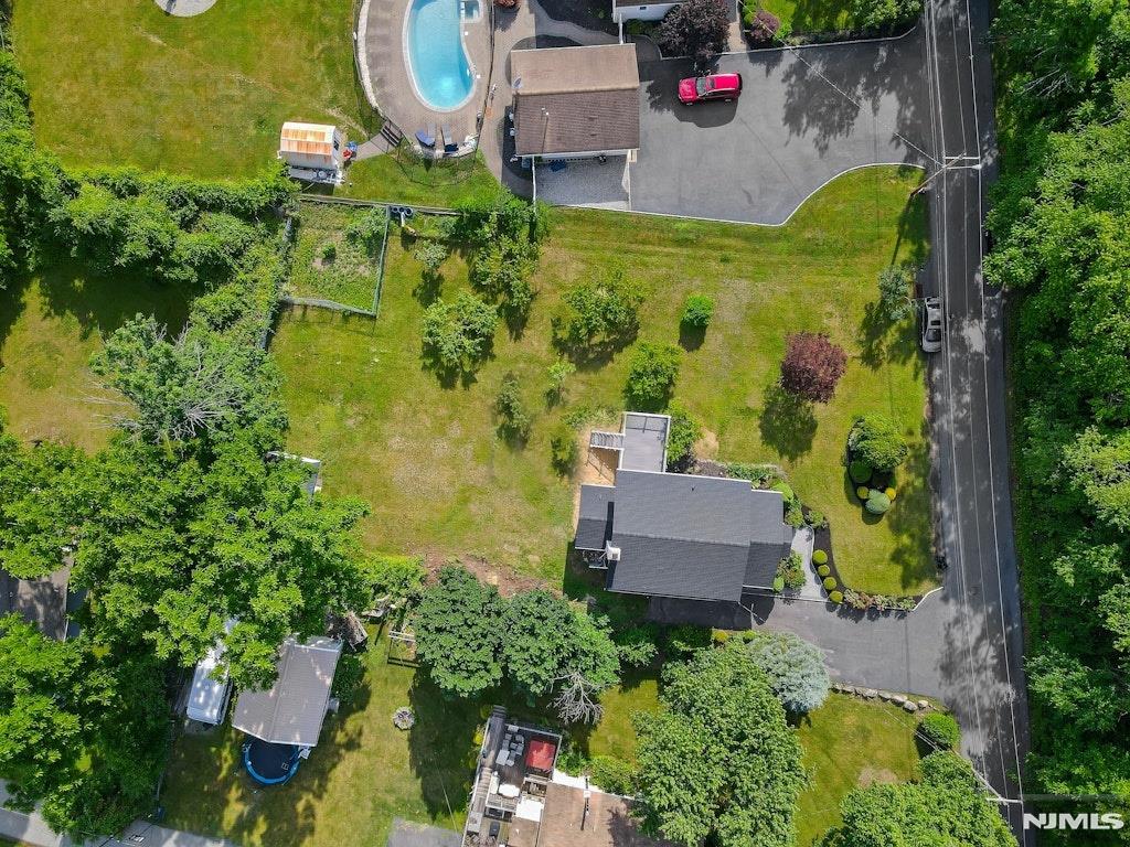 32 Bellows Lane