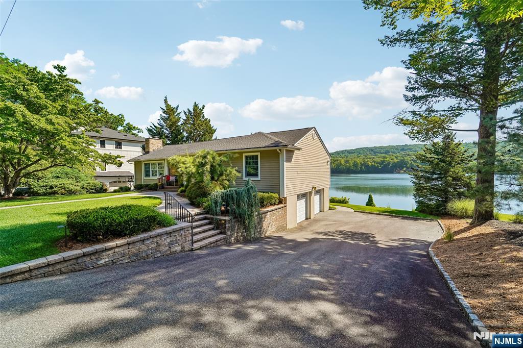 1050 W Pines Lake Drive