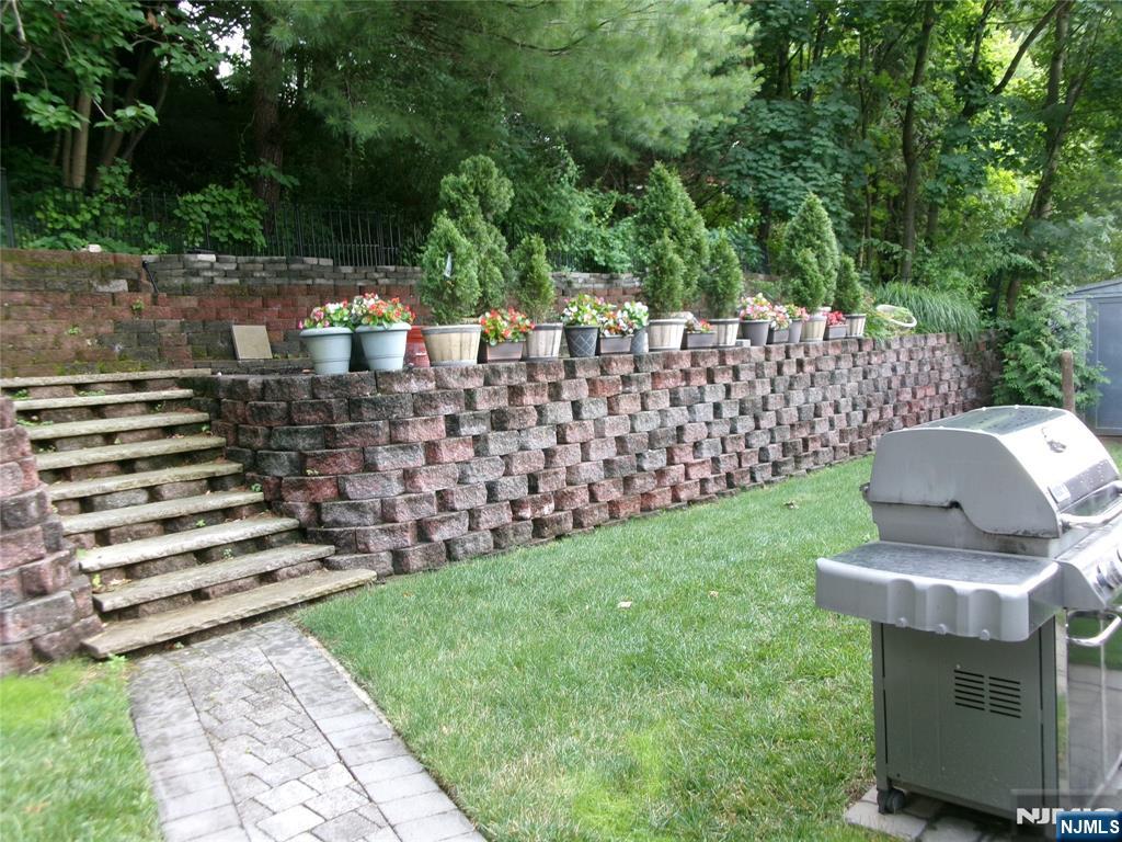 12 Wolfe Drive