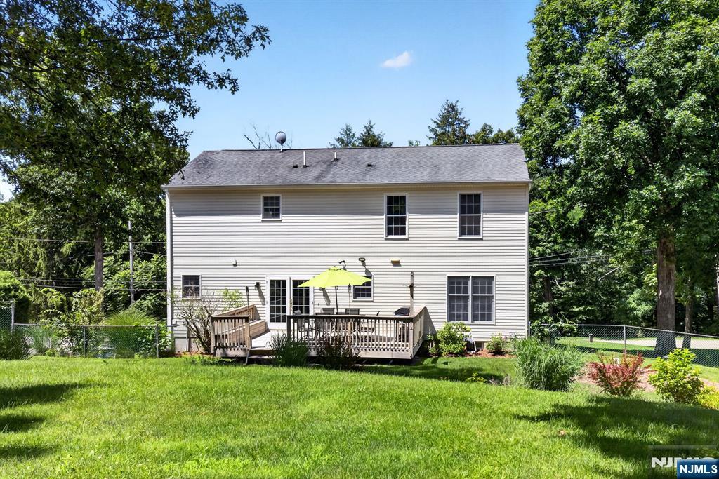 8 Cross Oak Lane
