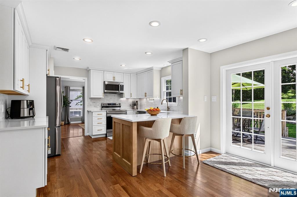 8 Cross Oak Lane