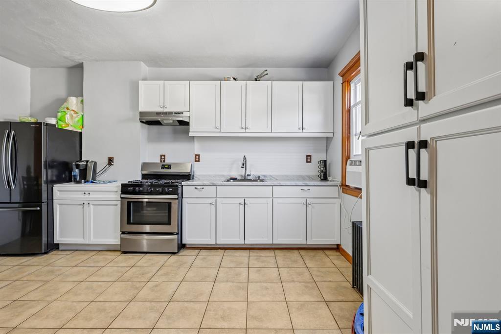 390 Delano Place