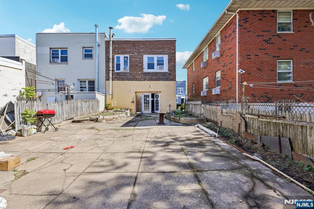390 Delano Place