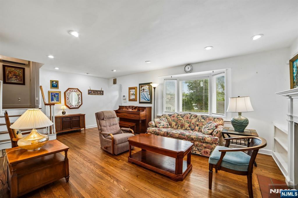 25 Lake Drive