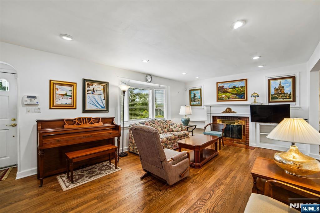 25 Lake Drive