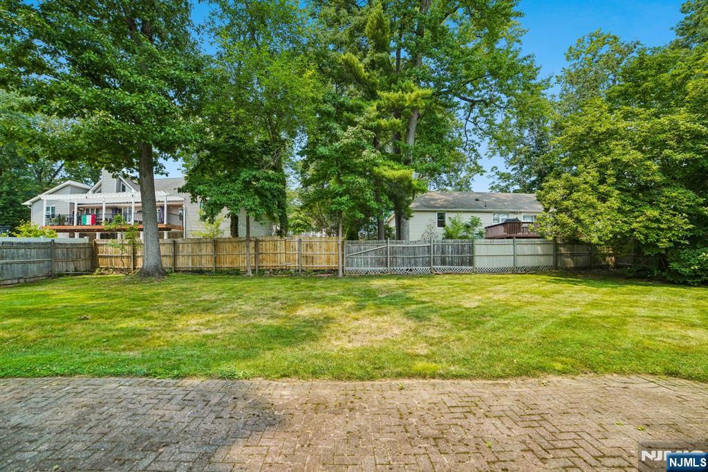 25 Lake Drive