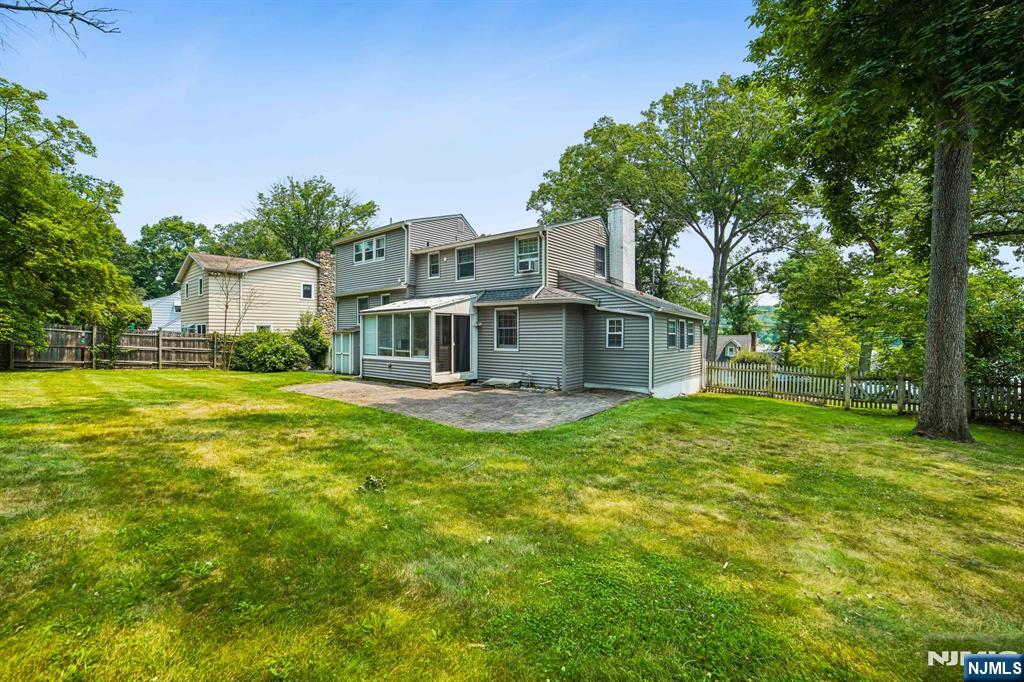 25 Lake Drive